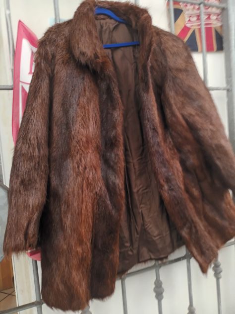 Pelliccia di castoro marrone bruciato con tasche taglia 48+