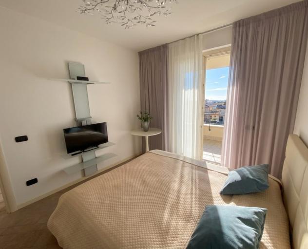 Bilocale con balcone, box auto e piscina - Foto 3