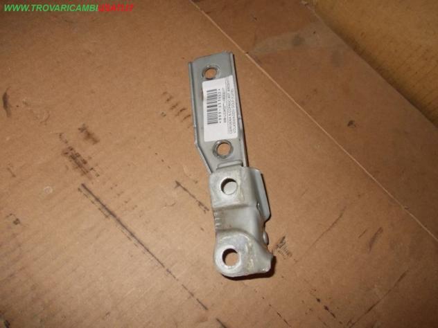 CERNIERA S.COFANO ANT. ARGENTO VOLKSWAGEN GOLF (1J/1E)  Carrozzeria  Lamierati esterni  Cofano  Cerniera cofano  VOLKSWAGEN - BORA 4 porte - 01-05-199