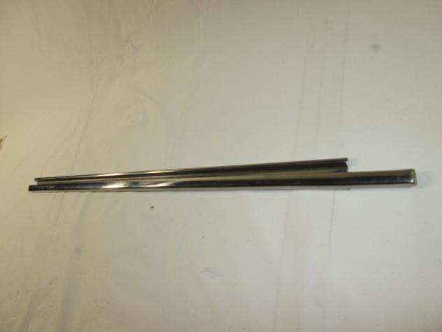 4463837 RASCHIAVETRO PROFILO ESTERNO CROMATO PORTA ANTERIORE DESTRA FIAT RITMO SUPER 1.3 B 5P RICAMBIO NUOVO - Foto 3