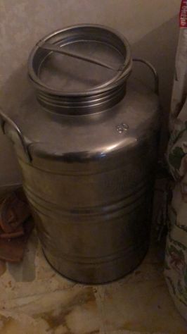 Vendo bidone da 50 litri in acciaio, ideale per la conservazione di olio d'oliva