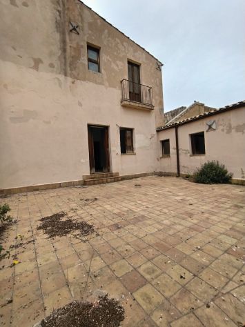 MELILLI-CENTRO STORICO:PALAZZO STORICO DI FINE 800 CON AFFRESCHI - Foto 3