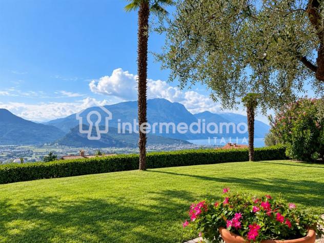 UNA FINESTRA SUL GARDA, IMMERSA NEL VERDE - Foto 3
