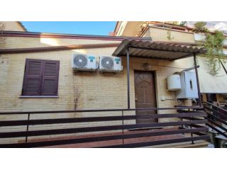 MAGLIANA BILOCALE ARREDATO CON BALCONE