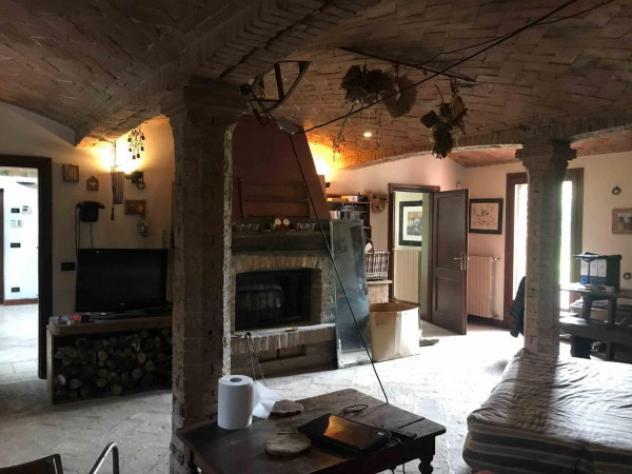 Rustico / Casale di 600 m² con più di 5 locali e box auto in vendita a Carpi - Foto 2