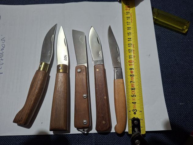 Cinque coltelli da collezionismo