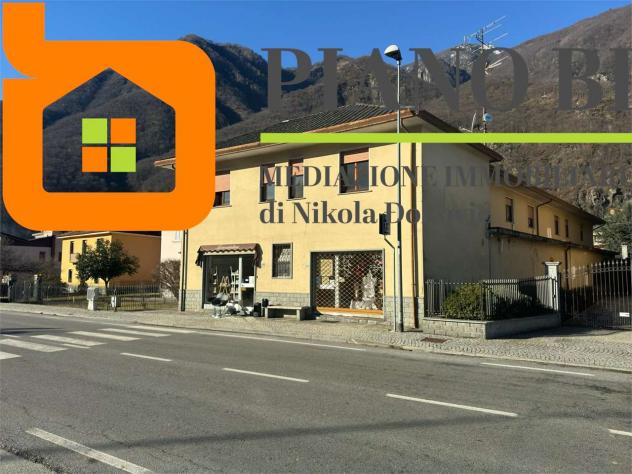 V000476 - BILOCALE DA RISTRUTTURARE CON NEGOZI SOTTOSTANTI