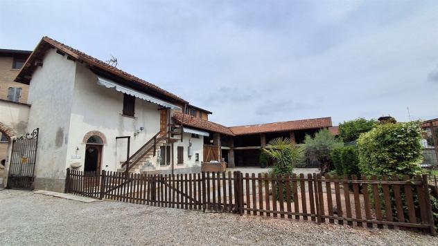 Ampio Cascinale con Corte Privata: Abitazione e Grandi Volumi Recuperabili - Foto 2