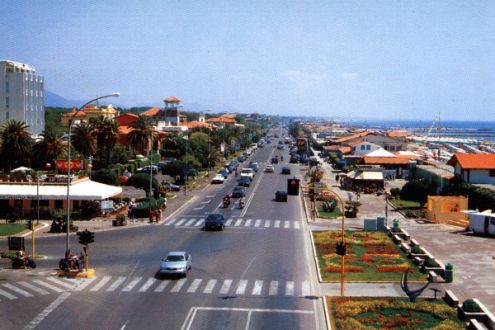 MARINA DI MASSA - Appartamento CENTRALE - Box Auto - 7 Posti