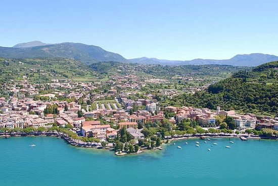 NEGOZIO IN VENDITA