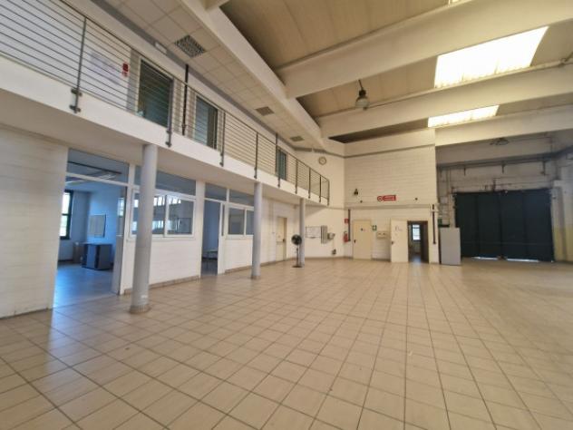 Immobile di 3000 m² con più di 5 locali in affitto a Parabiago - Foto 5