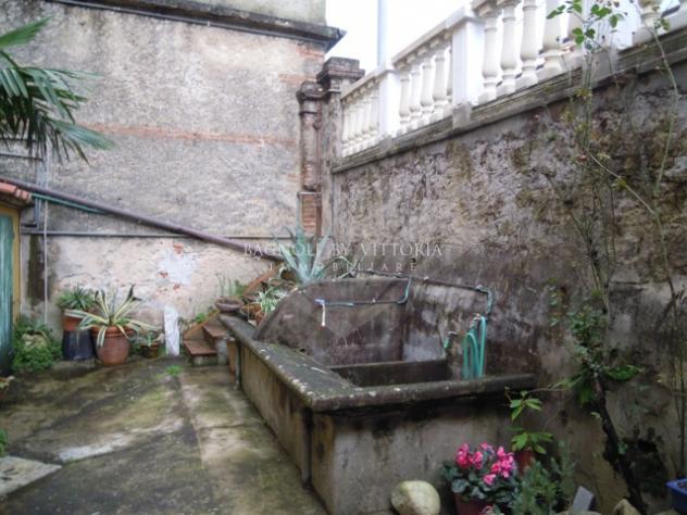 APPARTAMENTO INDIPENDENTE di 10 vani e di 175 mq (PIETRASANTA - Pietrasanta Centro Storico) rif. 725 - Foto 3