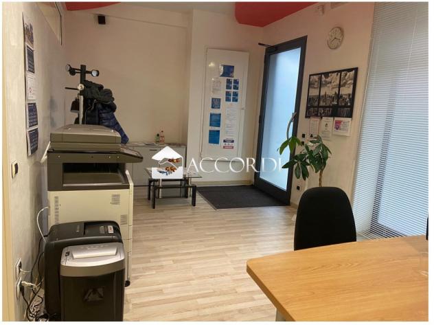 LOCALE COMMERCIALE di 1 vani e di 120 mq (MONTEBELLUNA) rif. PC7E - Foto 4