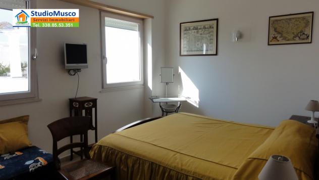Studio Musco vende a Capri, via Dalmazio Birago, interessante appartamento, al secondo ed ultimo piano. L' appartamento è di circa 100mq coperti e ci - Foto 5