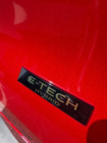 Renault Captur techno full hybrid E-Tech 160 - Foto 4