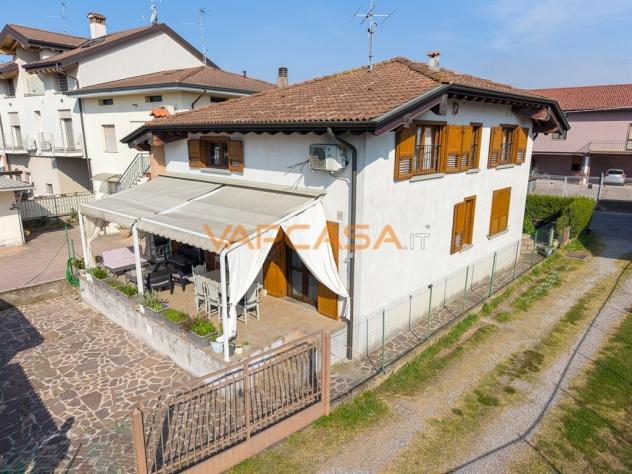 VILLA SINGOLA CON GIARDINO PRIVATO E POSSIBILITÀ PISCINA – CIVIDATE AL PIANO - Foto 2