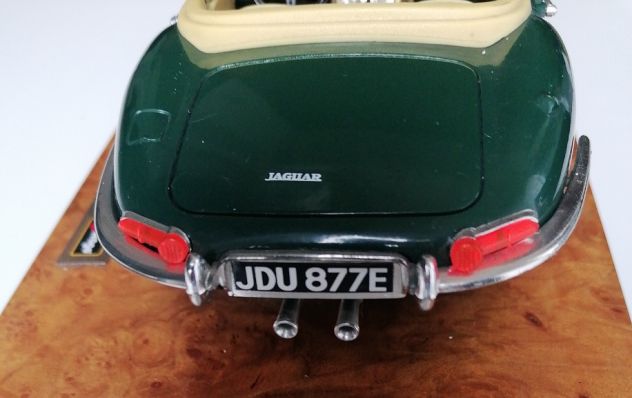 Burago JAGUAR "E" CABRIOLET (1961) verde, modellino statico metallo scala 1:18 - Foto 4