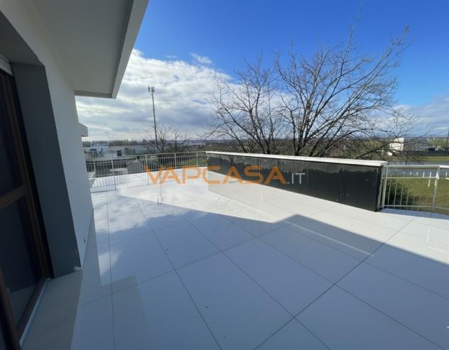 Esclusivo Attico Moderno con Terrazza Panoramica a Livello - Foto 3