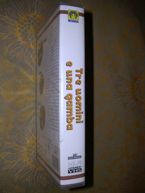 TRE UOMINI E UNA GAMBA - Foto 2