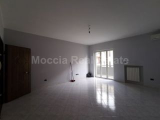 MOCCIA QUADRILOCALE USO ABITAZIONE CON POSTO AUTO ZONA SUD (DE)