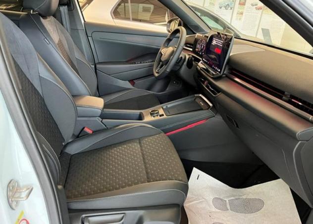 Volkswagen T-Roc T-Roc 1.5 eTSI ACT 150 CV DSG R-Line - Foto 10