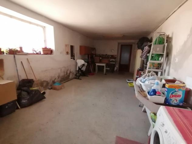 Nel paese storico di Selvena; dove si trovano negozi di prima necessita una banca e la posta; a 20 KM dal Monte Amiata, 8 Km da Castell'Azzara, 23 dal - Foto 15