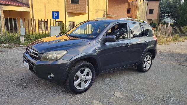 TOYOTA RAV4 2.2 D-4D 177CV LUXURY - Foto 2