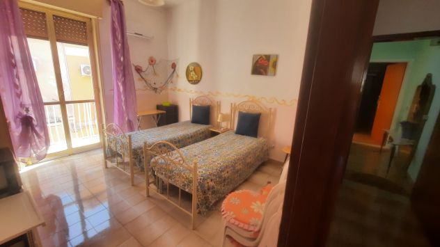 BILOCALE PER 4 POSTI LETTO COMODI AD AVOLA AFFITTASI A DITTA X OPERAI CHE