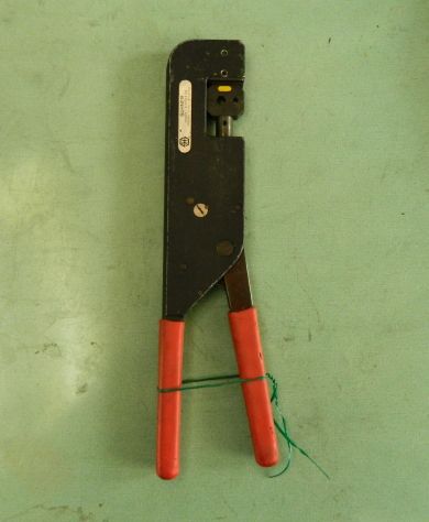 Pinzatrice Crimpatrice HUBER+SUHNER