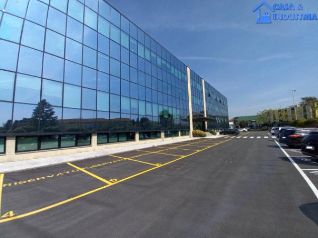 Immobile di 455 m² con più di 5 locali in affitto a Limbiate - Foto 2