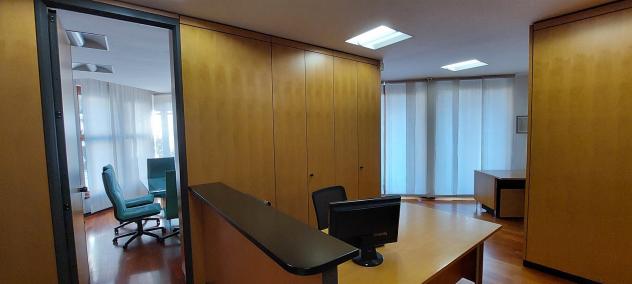 MONZA Centro - ufficio ristrutturato ed arredato in locazione - Foto 10