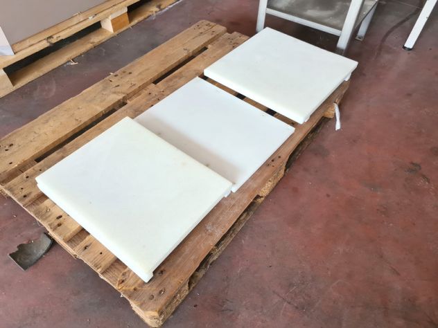 3 taglieri in teflon per alimenti usati