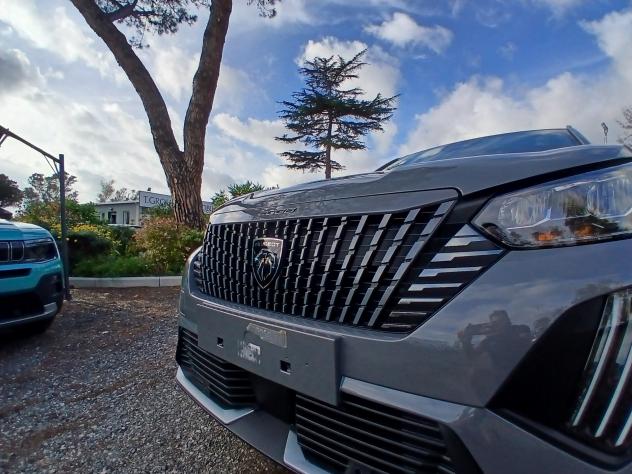 Peugeot 2008 Hybrid 145 e-DCS6 Allure - Foto 10