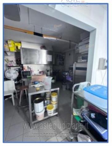 IMMOBILI-IMMOBILE COMMERCIALE-via Vittorio Bachelet, 372