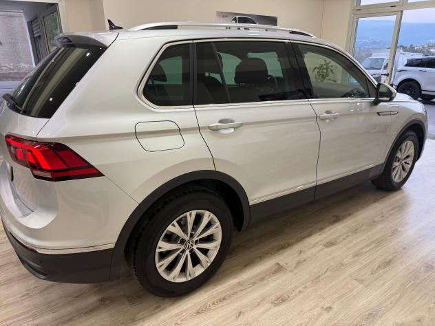 Volkswagen Tiguan 2.0 TDI 150 CV SCR DSG Elegance - Foto 9