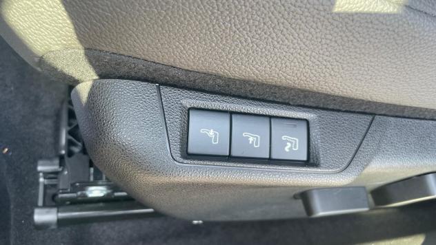 Jeep Avenger e-Hybrid 1.2 MHEV e-Hybrid Turbo Summit DCT 6 - Foto 10