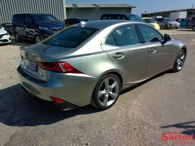 LEXUS - IS - Hybrid Luxury - Foto 3