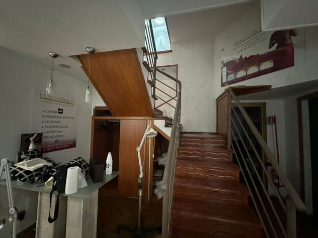 Oltre 3 vetrine in affitto a Napoli - Foto 17