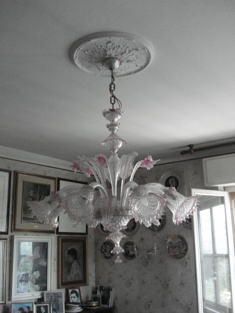 2 LAMPADARI IN VETRO DI MURANO COLORATI + 2 DI CERAMICA DIPINTA. - Foto 2