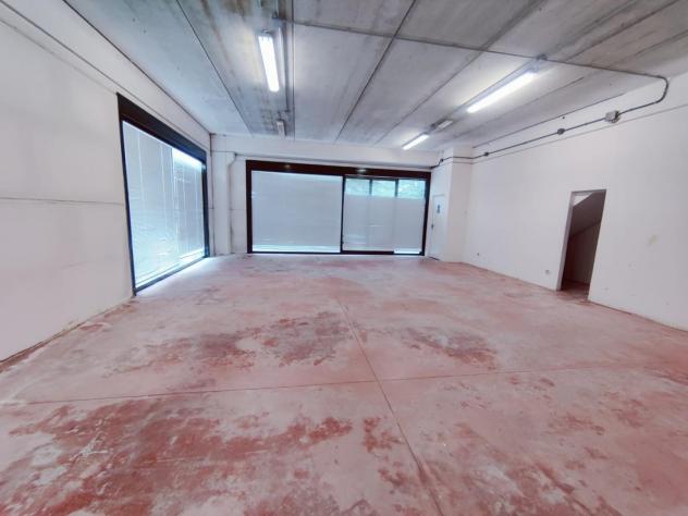 Capannone commerciale in affitto a Cascina 100 mq  Rif: 1347126