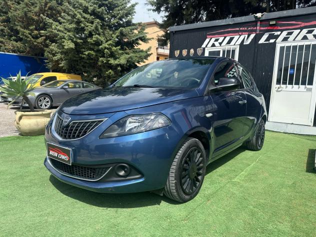 Lancia Ypsilon 1.0 FireFly 5 porte S&S Hybrid Silver - Foto 2