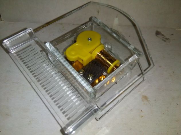 CARILLON A FORMA DI PIANOFORTE IN MATERIALE PLASTICO - Foto 2