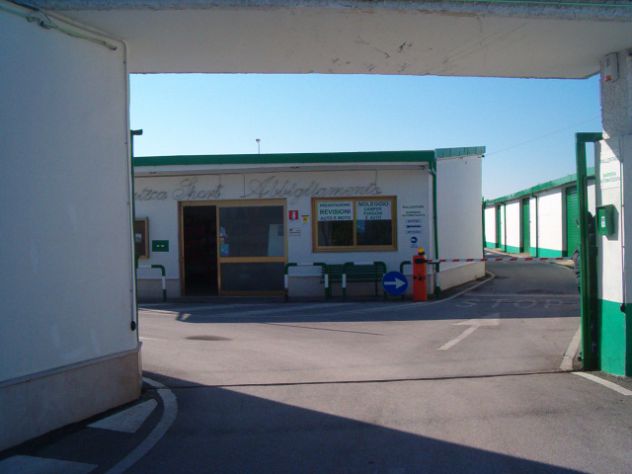 POSTO AUTO E FURGONI CON ACCESSO 24 ORE SU 24 E CON CUSTODIA E VIGILANZA ARMATA - Foto 2