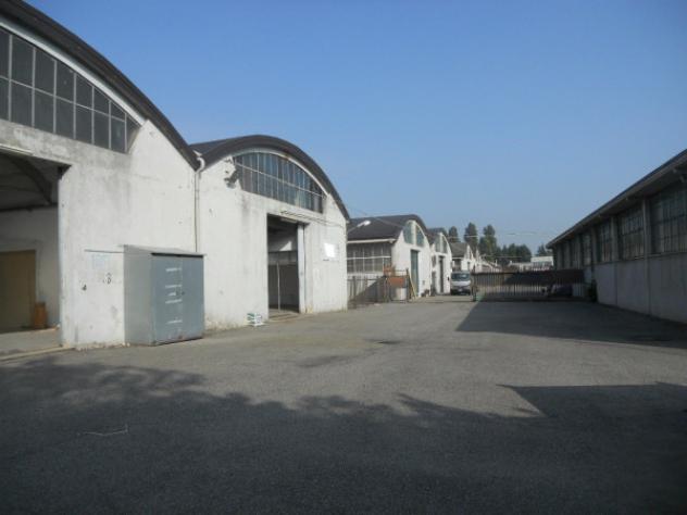 Immobile di 1000 m² con 4 locali in affitto a Settimo Milanese