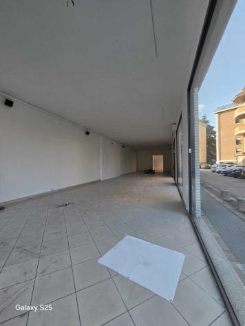 Oltre 3 vetrine in affitto a Vignola - Foto 6