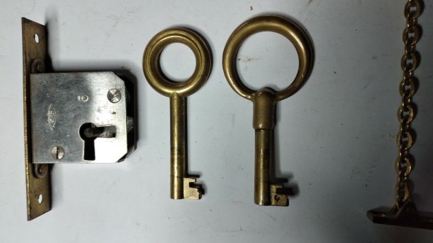LOTTO DI MODORATURE E ALTRI ACCESSORI RECUPERATI DA UN MOBILE ANTICO - Foto 3