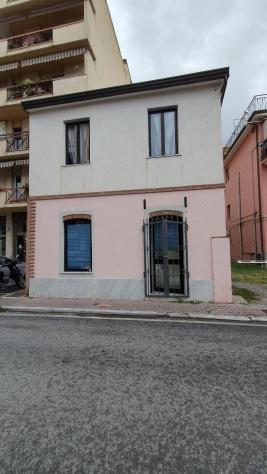 negozio in vendita a Massa in zona Centro Storico