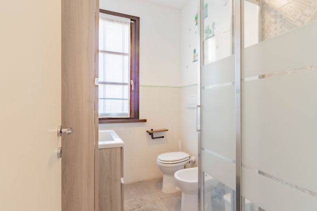APPARTAMENTO CON 2 CAMERE,DOPPI SERVIZI,GARAGE E TERRAZZA - Foto 8