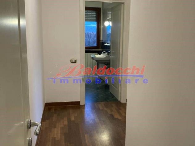 ZONA SEMICENTRALE - APPARTAMENTO TRILOCALE CON TERRAZZO E GARAGE - Foto 19