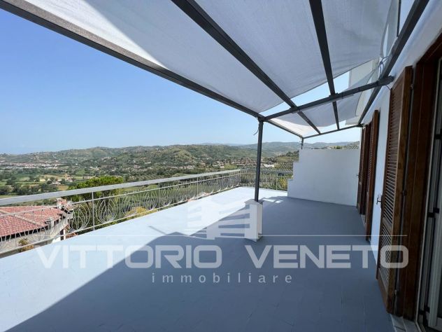 Appartamento al piano 1° con ingresso indipendente, ampia terrazza e sottotetto - Foto 3